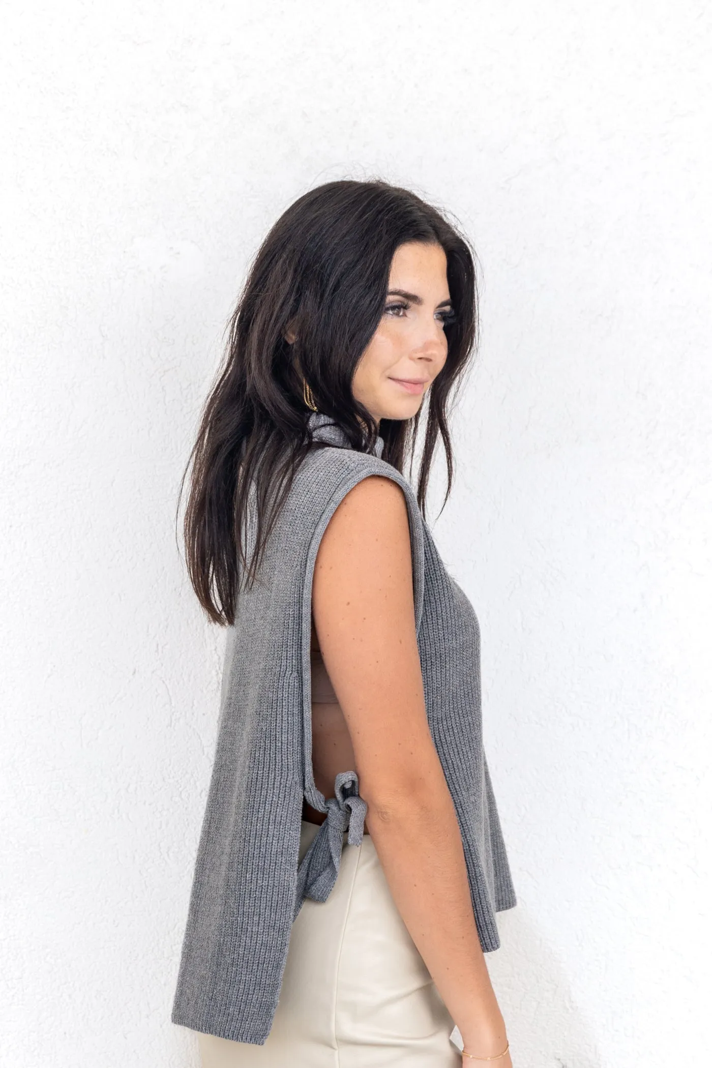 WILLOW SLEEVELESS SWEATER